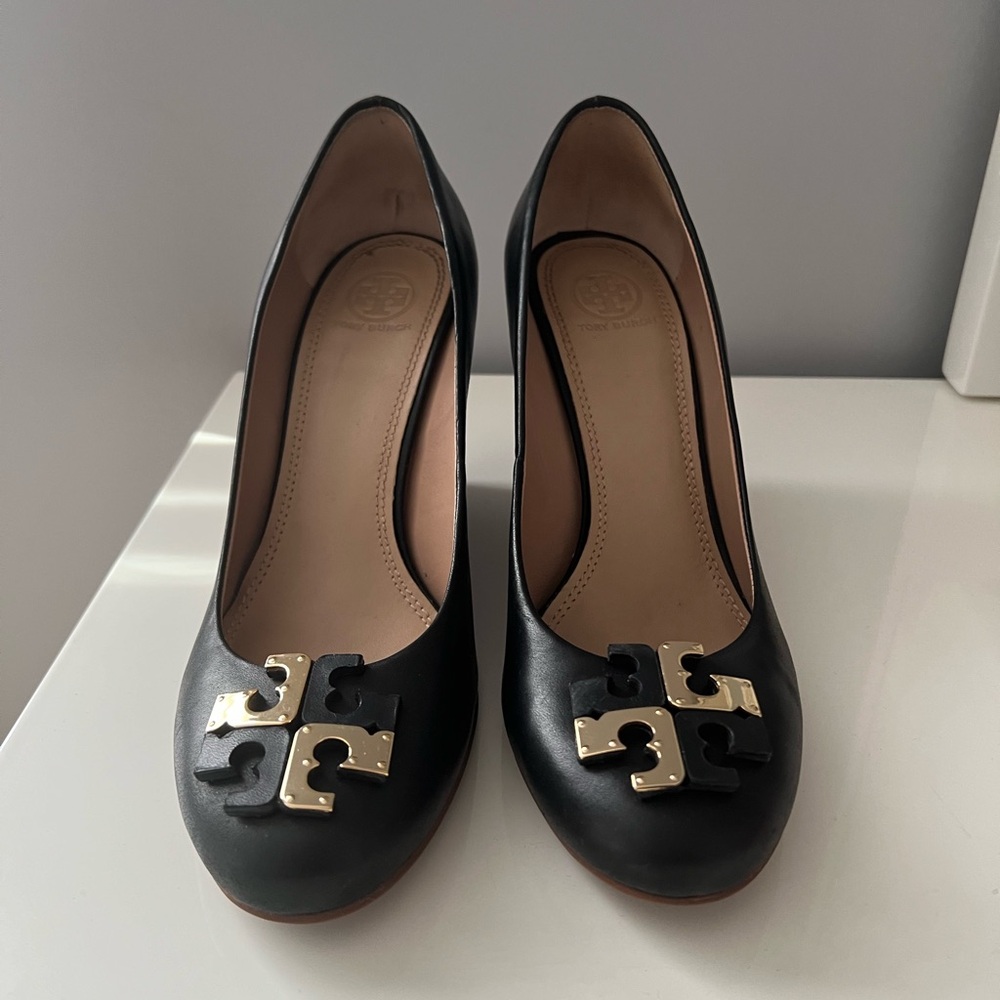 Tory Burch Black Leather Pumps
